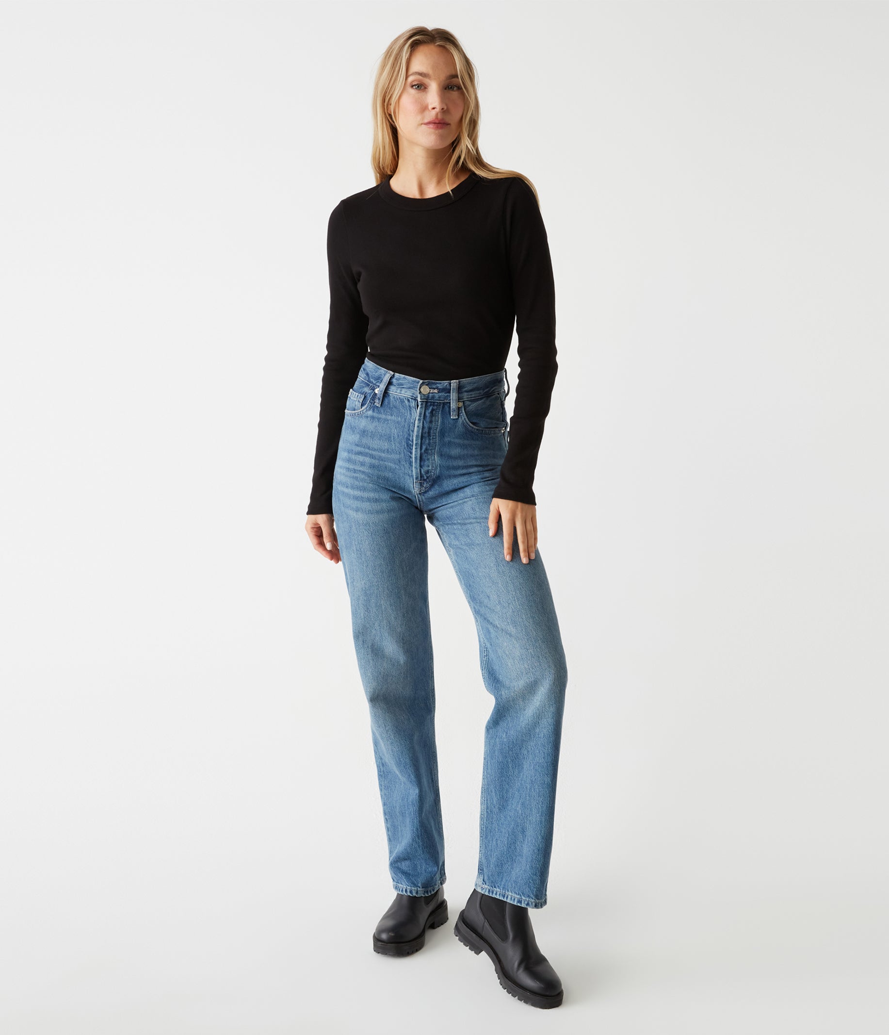 Nori Tee in Black Full Body View 