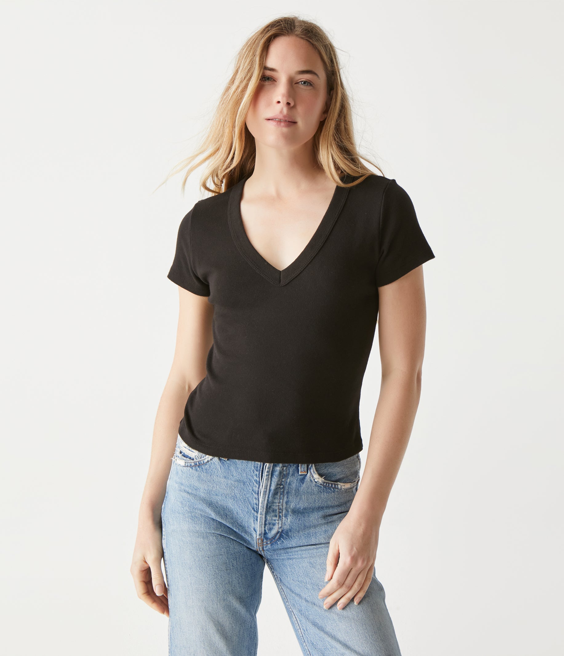 Luce Cropped V-Neck Tee